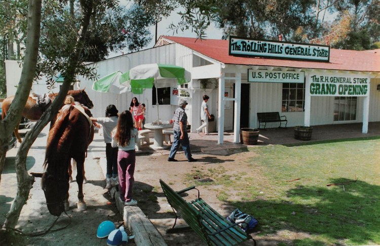 Residents and horses gather at a 1985 re-opening of the Rolling Hills General Store under then-new owners Chris Jones and Dennis Lise Roth. April 12, 1985. (Daily Breeze staff photo)