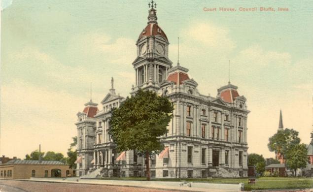 Undated postcard shows the Pottawattamie County Courthouse building at its original location in Council Bluffs, Iowa.