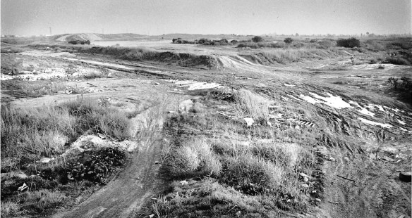 "Jack Rabbit Field," the former Cal Compact waste dump site in Carson, during its days as a dirtbike and rabbit-hunting haven. Dec. 9, 1983, Daily Breeze file photo. (Brad Graverson / Staff Photographer)