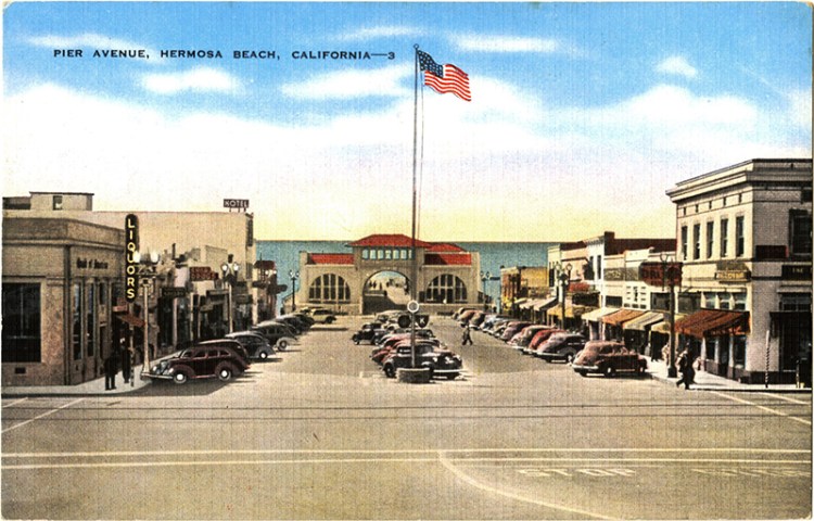 Undated postcard ca. 1940s shows lower Pier Avenue in Hermosa Beach looking toward the pier.