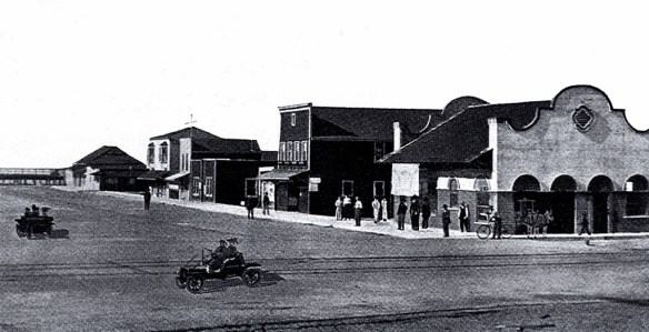 Undated photo of corner of Santa Fe Avenue (later renamed Pier Avenue) and Hermosa Avenues in Hermosa Beach. (Photo courtesy of Roger Creighton)