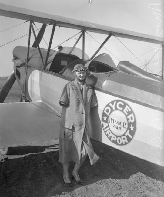 Armless pilot Josephine Callaghan at the Dycer Airport in Gardena in 1929. (Photo: Los Angeles Times photo collection, UCLA)