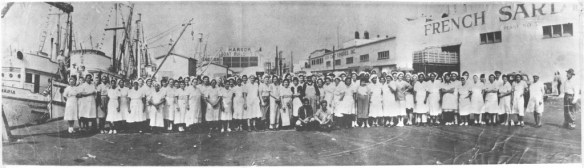 Cannery workers pose in front of the French Sardine Cannery at Fish Harbor, Terminal Island circa 1939. French Sardine later became Star-Kist. Los Angeles Maritim
