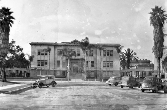 Inglewood High School in 1947. (Source: Wikimedia Commons)