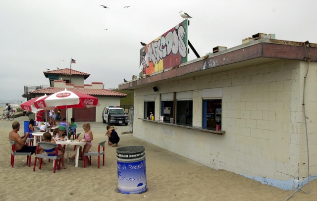 The concession stand along the sand at Torrance beach in August 2001, before the makeover that began in 2002.  Daily Breeze photo by Robert Casillas.