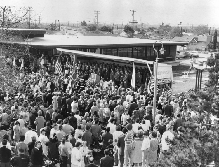 The Jan. 17, 1970 dedication ceremony for the new Lawndale City Hall drew a large crowd. Daily Breeze file photo.
