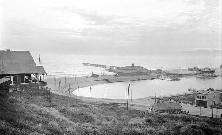Overall view of Playa del Rey lagoon showing the Del Rey Hotel, Playa Del Rey Pavilion and pier in 1908. (File photo)