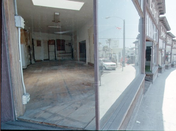 The Pier Avenue location of Either/Or on July 12, 1998, shortly after the store moved to its Aviation Boulevard location. (Daily Breeze staff photo)