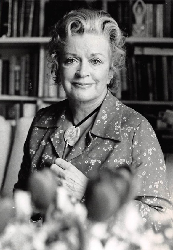 Rosemary DeCamp at home in Hollywood Riviera in 1974.