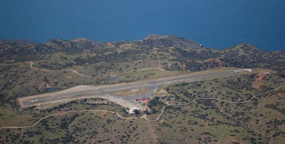 1280px-catalina_airport_aerial