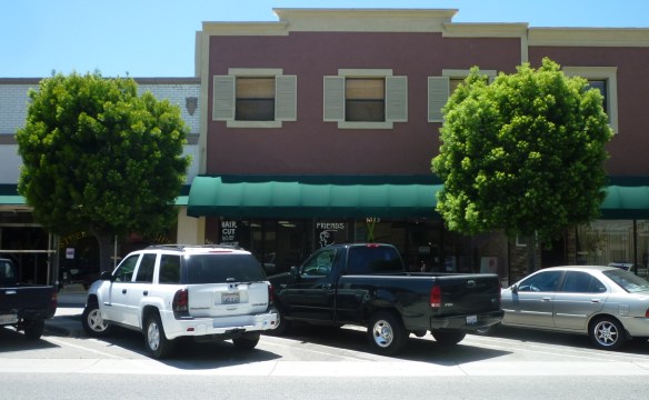 A beauty salon currently occupies the building at 1315 Sartori Avenue in downtown Torrance that once housed the city's Piggly Wiggly market. (Daily Breeze photo, May 2014)