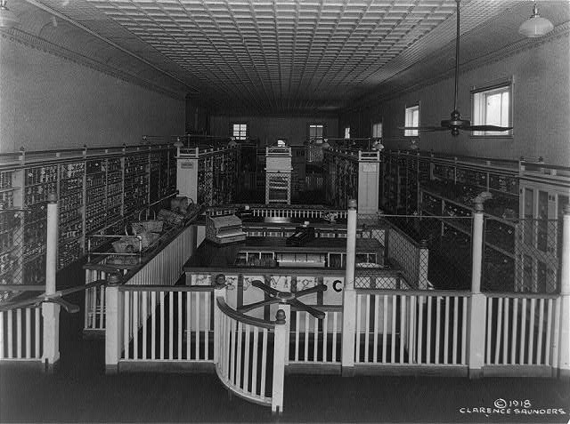 The interior of Clarence Saunders' Piggly Wiggly store in Memphis, Tenn., circa 1918. (Credit: Library of Congress)
