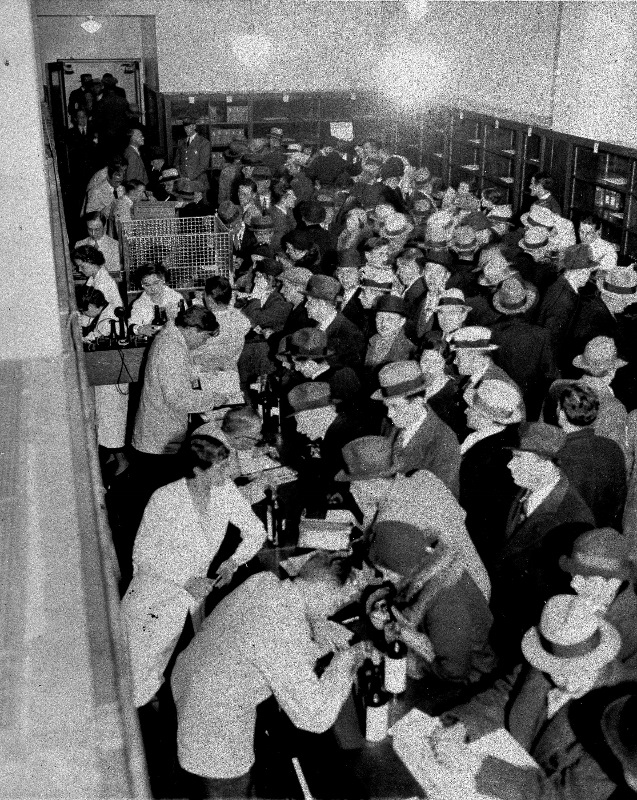 New Yorkers flood one of the city's newly-opened liquor stores, the morning after prohibition was repealed, Dec. 6, 1933. They came early to avoid the rush. (AP Photo)