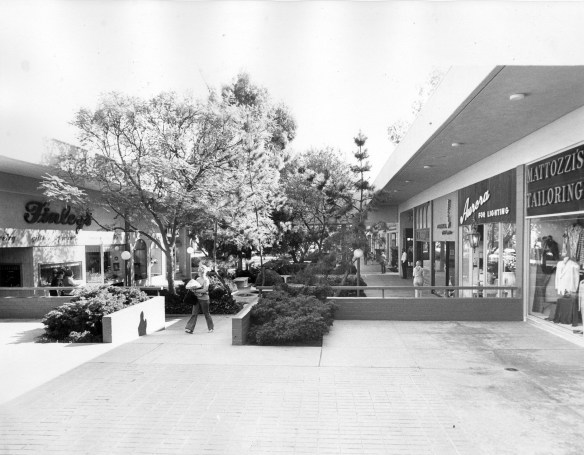 Shops on the outdoor Peninsula Center mall, 1974. (Daily Breeze file photo)