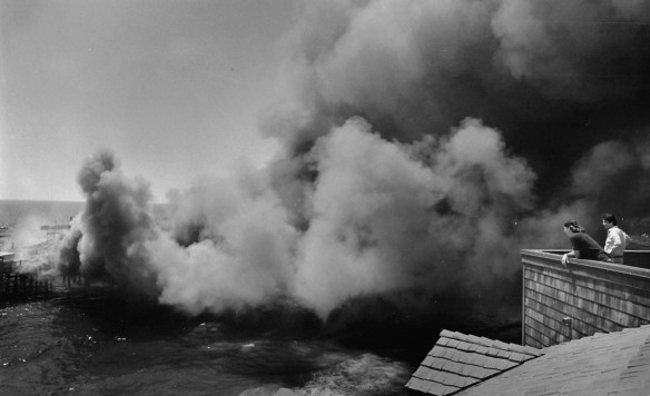 Bystanders watch the pier fire from their balcony. May 27, 1988. (Daily Breeze file photo)