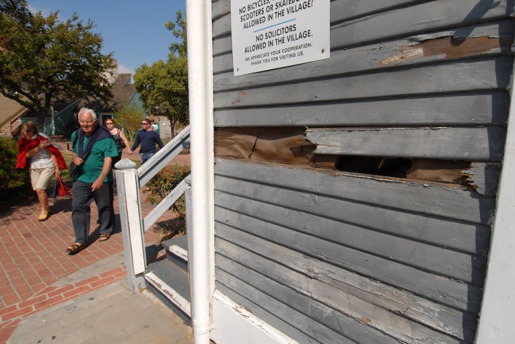 The Whaler's Wharf section of the Ports O'Call village shows signs of deterioration in this 2006 file photo. (Steve McCrank / Staff Photographer)