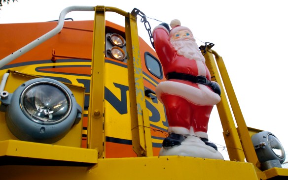 The BNSF Santa Claus Express Holiday Train that rolled into Wilmington taking the young passengers through the Alameda Corridor Thursday arrives at Banning Landing. (Nov. 29, 2007 Daily Breeze file photo)