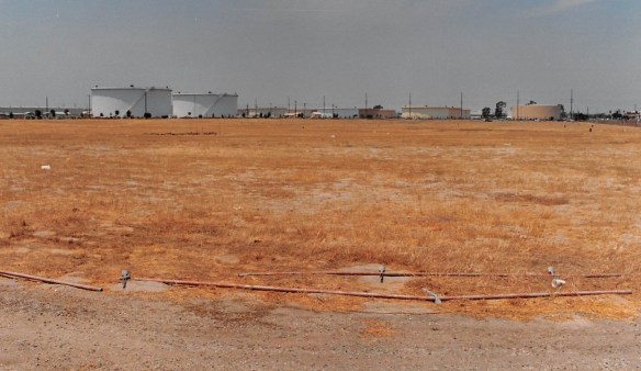 The Unocal site where Torrance Crossroads eventually would be built. Looking northwest from the intersection of Crenshaw Boulevard and Skypark Drive. July 7, 1989. Daily Breeze file photo.